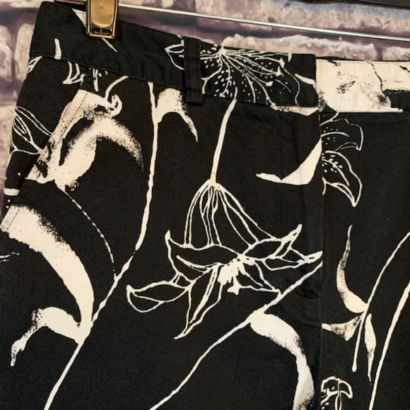 Larry Levine Black Floral Crop Pants Size 10 - Picture 3 of 9